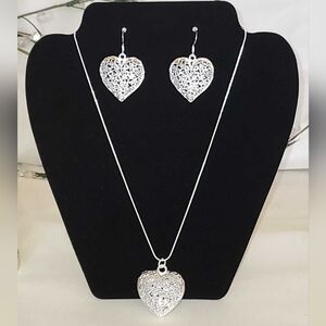 ✨️NEW Silver Heart-Shaped Filigree Necklace and Earrings